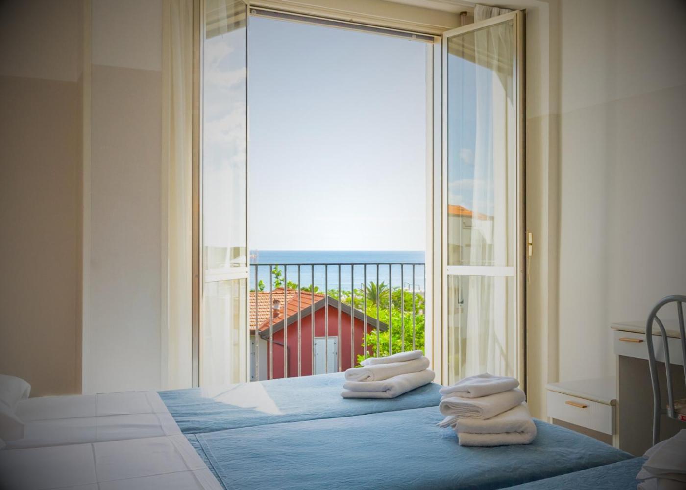 Hotel Selene - Vista Mare リッチョーネ エクステリア 写真
