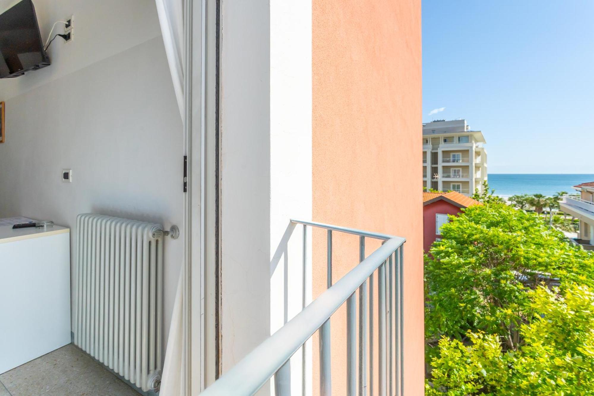 Hotel Selene - Vista Mare リッチョーネ エクステリア 写真